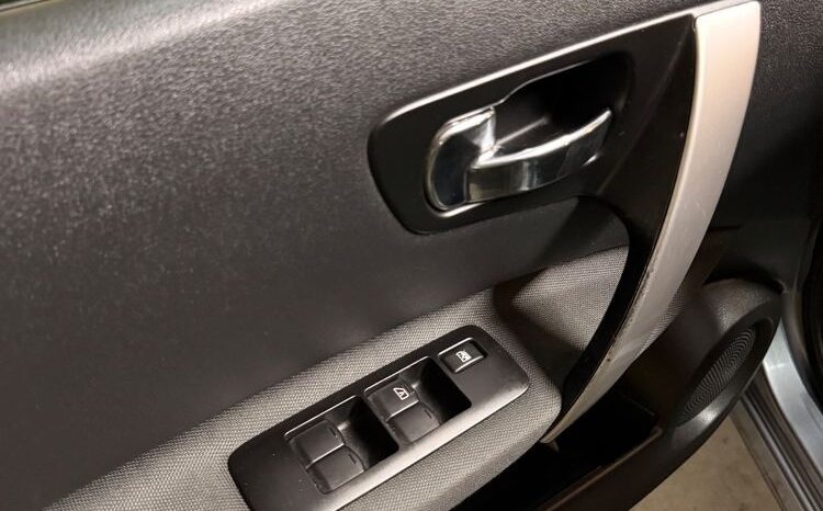 Nissan Qashqai 2.0 dCi 4 x 4 DPF tekna full