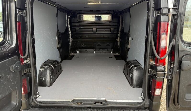 Nissan Nv300 full