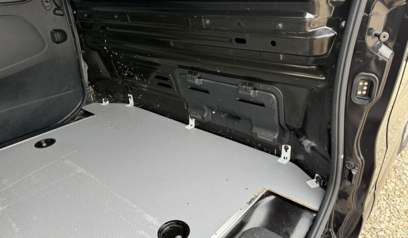 Nissan Nv300 full